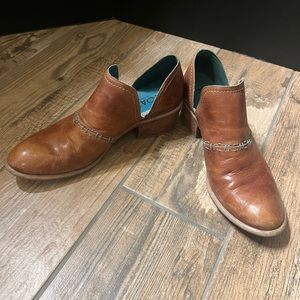 Preowned ROAN Gaze ankle bootie sz 8 1/2 in Pecan